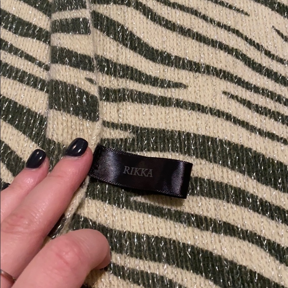 Sparkly Zebra Scarf - Picture 5 of 6